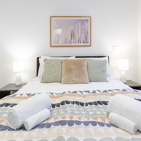 Modern City Living By Latimer Square, Cathedral Apartment Christchurch Bagian luar foto