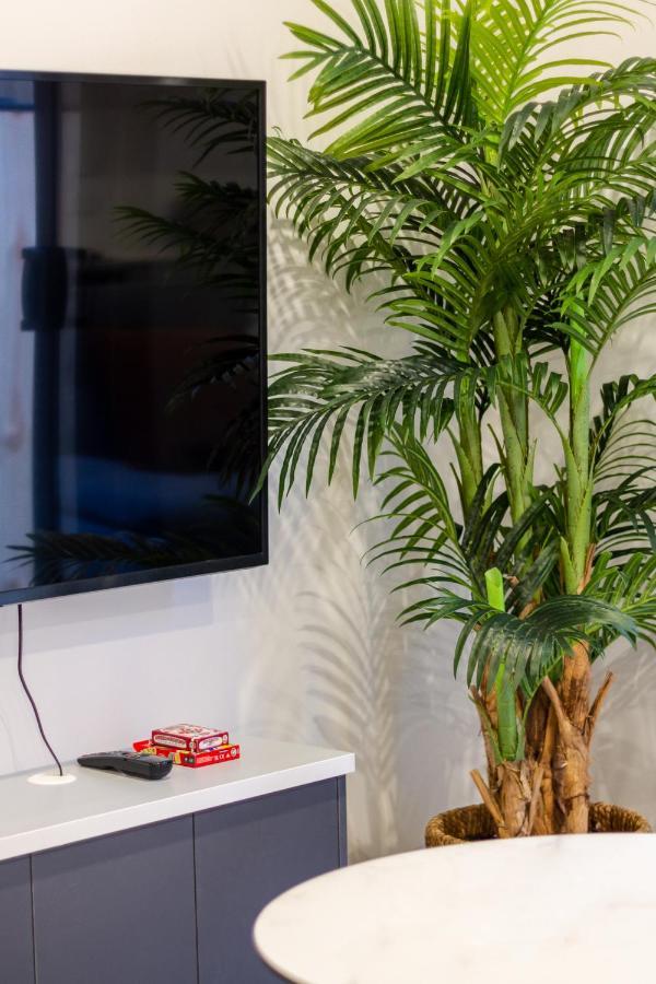 Modern City Living By Latimer Square, Cathedral Apartment Christchurch Bagian luar foto