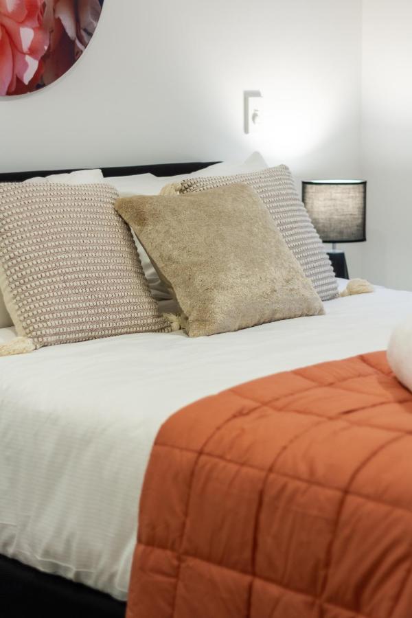 Modern City Living By Latimer Square, Cathedral Apartment Christchurch Bagian luar foto